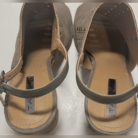 TAHARI SZ 9 Taupe 4" Block Heel Suede Cutout Detailing Open Toe Buckle Slingback - Picture 6 of 12